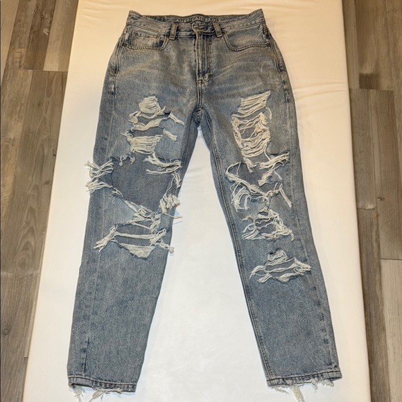 American Eagle Outfitters Mom Jean Blown Out Blue Distressed Size 2 Regular - Picture 1 of 10